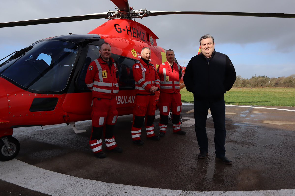 CRITICALcharity's tweet photo. Make sure to tune into @RTEOne @RSAIreland ‘On The Roads with Simon Delaney’ at 8.30 tonight.
@SimonDelaneyEsq spent time with the crew of #HeliMed92 to learn more about our work and the vital role we play in the aftermath of RTC’s
#ontheroads #oddboymedia https://t.co/k5LL0A3sMz