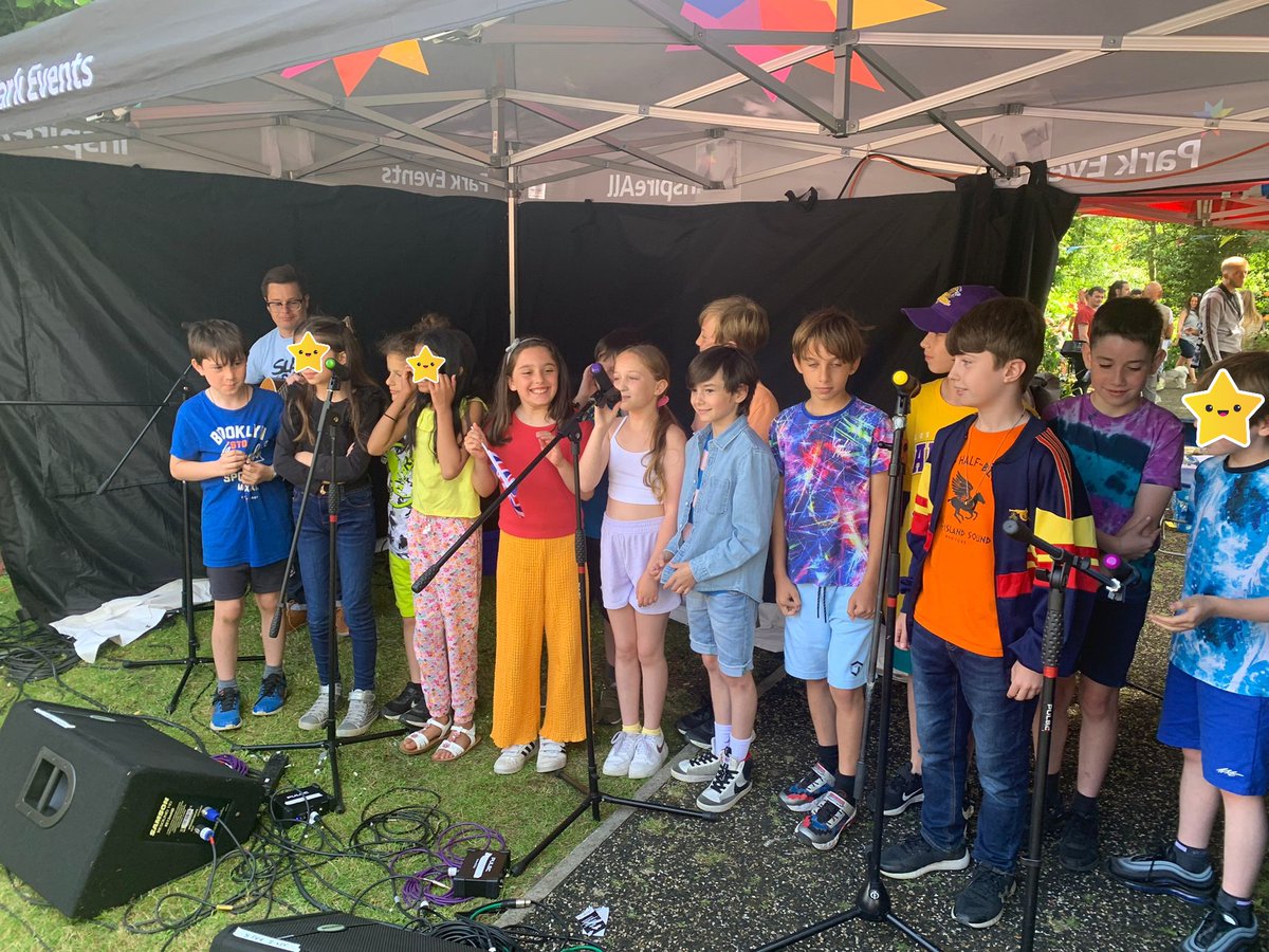 HartsbournePri1's tweet photo. Yesterday a group of our Year 5 children had great fun performing at the Bushey Acoustic Festival. We just wanted to say a huge thank you to the festival organisers for letting us be a part of it, and to Mr Stevenson and Mrs Harte for making it happen. The children were amazing😄 https://t.co/P2trOq2CV3