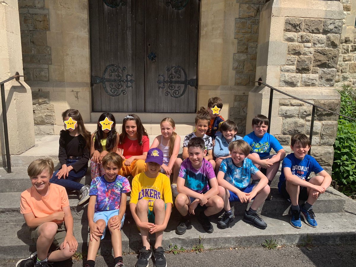 HartsbournePri1's tweet photo. Yesterday a group of our Year 5 children had great fun performing at the Bushey Acoustic Festival. We just wanted to say a huge thank you to the festival organisers for letting us be a part of it, and to Mr Stevenson and Mrs Harte for making it happen. The children were amazing😄 https://t.co/P2trOq2CV3