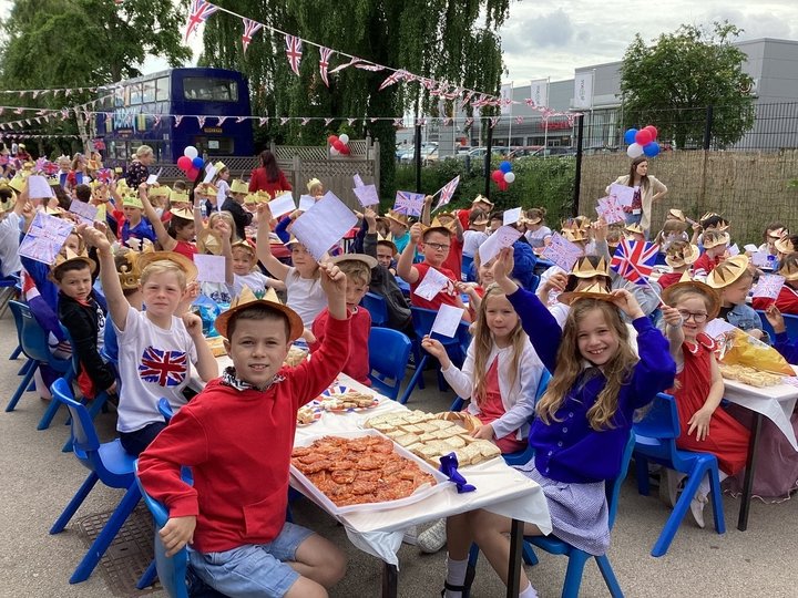 Well done to everyone @Norbridgeschool #Nottinghamshire on achieving the #IQM #InclusiveSchoolAward with #centreofexcellence status 

@JoeInclusion <a href="/IQMClusters/">Eilish McCann</a> @NorbridgeCouncil1 <a href="/NorbridgeCIA/">Norbridge - Community In Action</a> 

Read their success story and register today:
linkedin.com/pulse/norbridg…