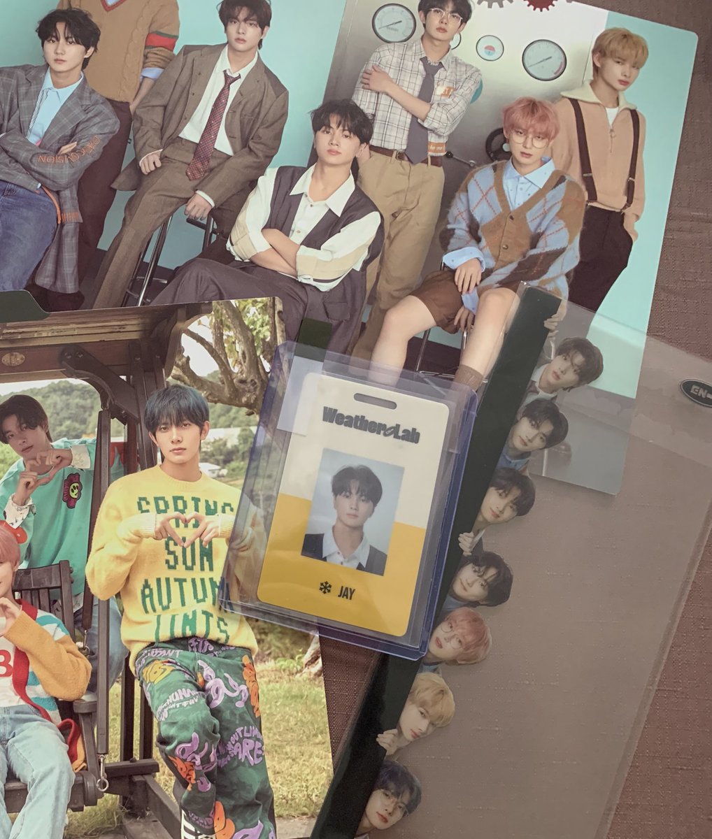 RenzTaps_'s tweet photo. *Jay SG22 id card trade* (Onhand, Mint Condition and with lanyard)

Drop offers po hehez https://t.co/vh0CrbhtW4