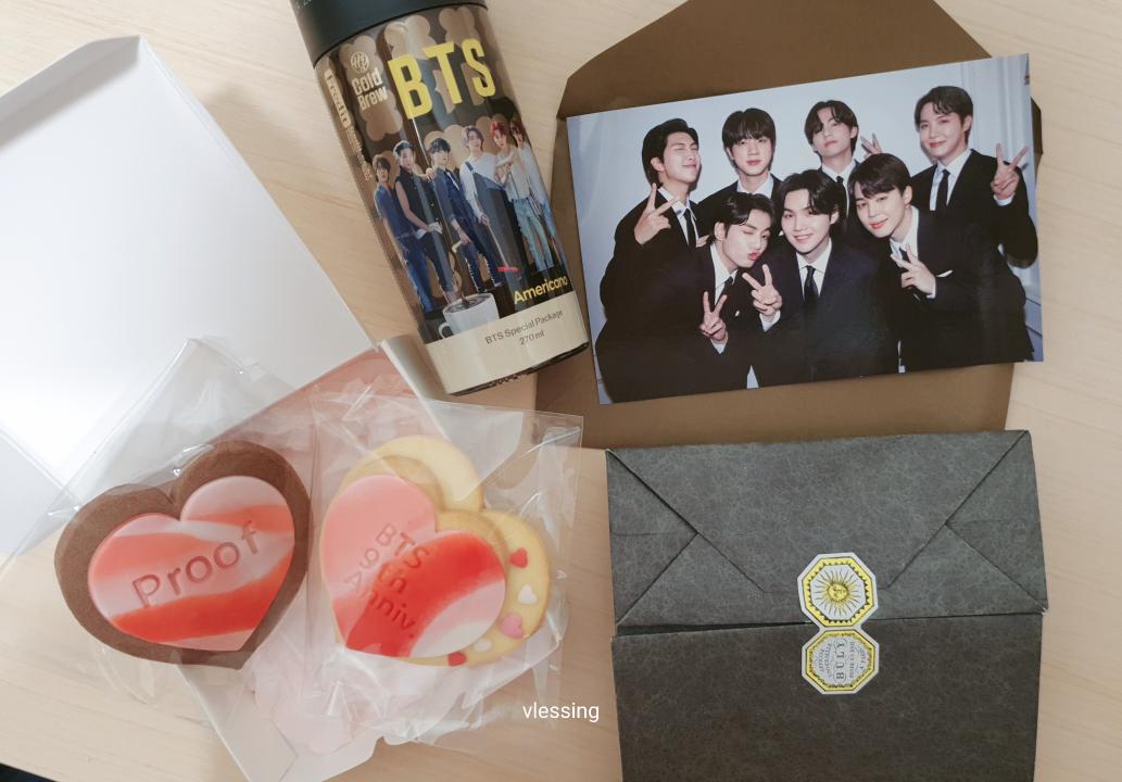 vlessingv's tweet photo. 가족사진💜 https://t.co/S6gybEPPqE
