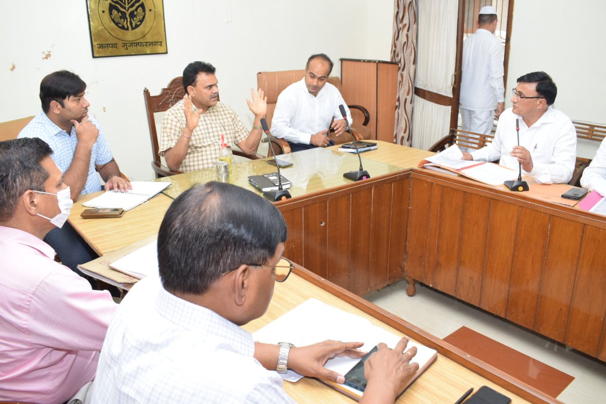 DmMuzaffarnagar's tweet photo. मा0 प्रधानमंत्री श्री नरेन्द्र मोदी जी के मार्गदर्शन एवं शासन के निर्देशानुसार 14 जून से 20 जून तक मनाये जा रहे अमृत योग सप्ताह के सफल आयोजन हेतु लोकवाणी सभागार में जनपद को आंवटित लक्ष्य के अनुसार अमृत योग सप्ताह को वृहद स्तर पर आयोजित किये जाने हेतु बैठक आहूत की गयी। @PMOIndia https://t.co/QBPFzn2Ax1