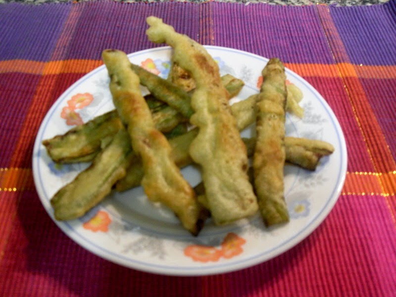 RedRoseta's tweet photo. Habas tiernas (Lagartitos). Receta tradicional familiar.
Cortarlas a lo largo. Rebozar en una mezcla de harina con un poco de agua con gas. Freír y degustar.
#cocina #Recetas  #recipes  #verdura #habas https://t.co/nAL59WlQXl