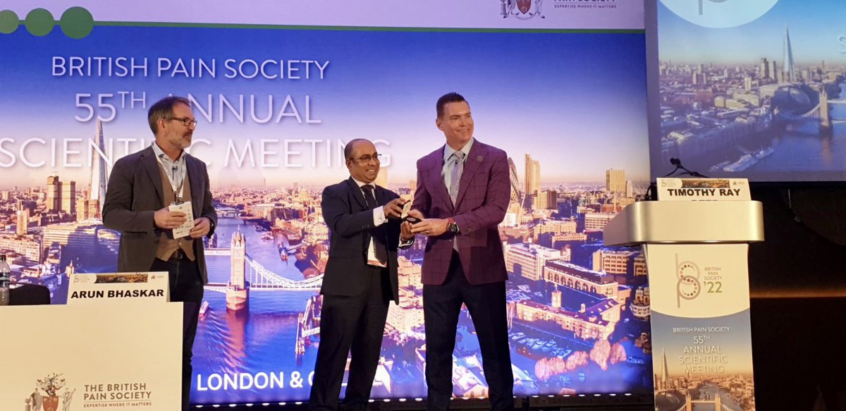 DrArunBhaskar's tweet image. #BPSASM2022 It was a great honour and pleasure to present Dr Tim Deer the medal for The British Pain Society Lecture where he gave an overview of the developments in neuromodulation and interventional pain medicine.  Thank you Tim for kicking off ASM2022