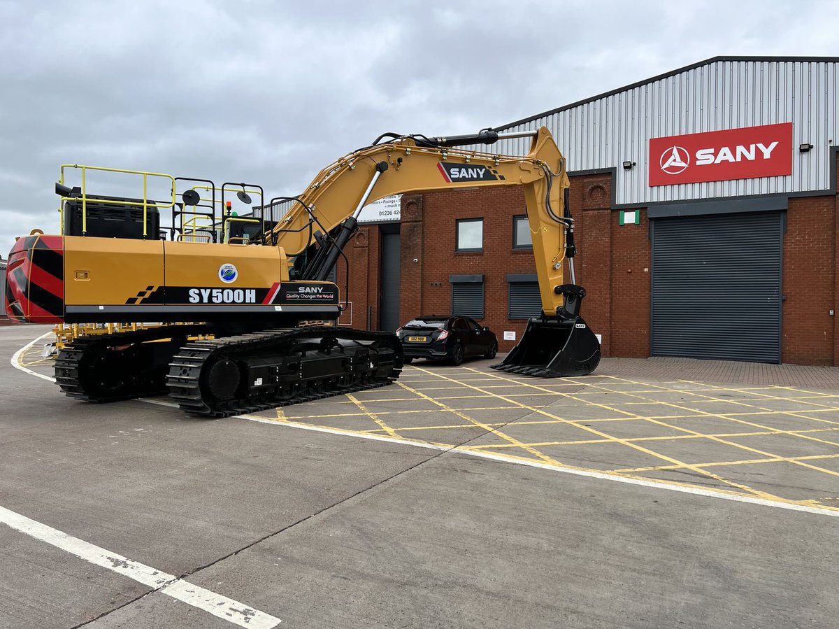 sany_uk's tweet photo. All dressed up and ready to go! One of two 50-Tonne SANY SY500's ready for the quarry face demo zone at Hillhead.
#SANY #Hillhead2022 #Quarryshow https://t.co/D5kPHQDVYD