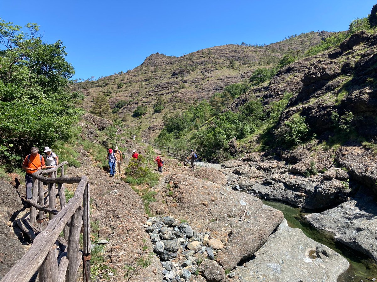 ParcoBeigua's tweet photo. Com'è andato il Geotrekking #Beigua di sabato in Val Gargassa? Molto bene, nonostante il caldo. E concluso in bellezza con sosta gustosa da @AziendaLavage #GustosiperNatura #CamBioVIA https://t.co/ehqfSETYVD