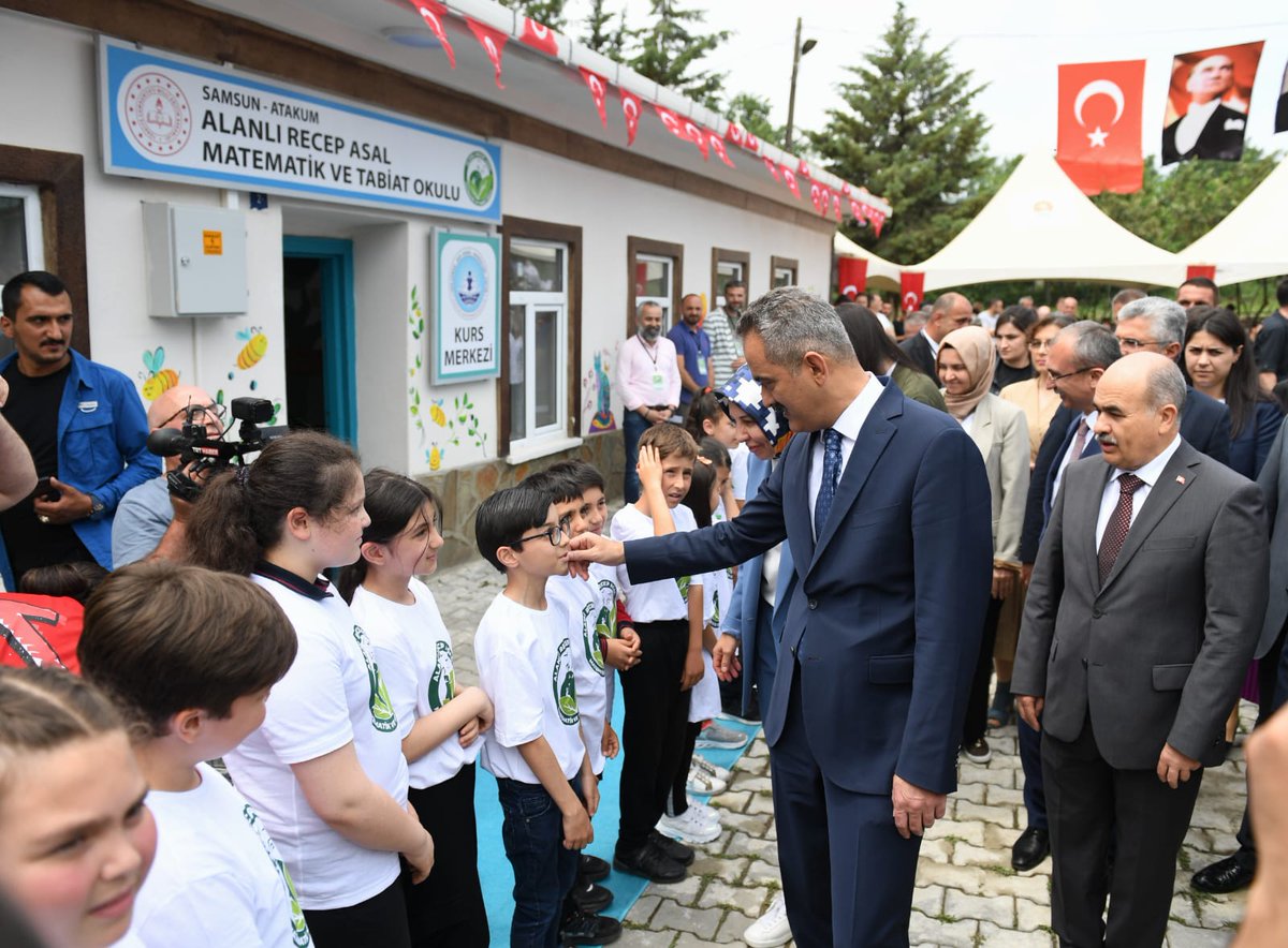 tcmeb's tweet photo. Köy Okulları, Köy Yaşam Merkezlerine Dönüşüyor

Bakan Özer: Köy okullarımızı tekrar hayata kazandırarak ilkokuldan anaokuluna, halk eğitimi merkezinden gençlik kampına vatandaşın aktif kullanacağı mekânlara dönüştüreceğiz.

👉https://t.co/Jo2xAoxYTD https://t.co/Z1rBroT32C