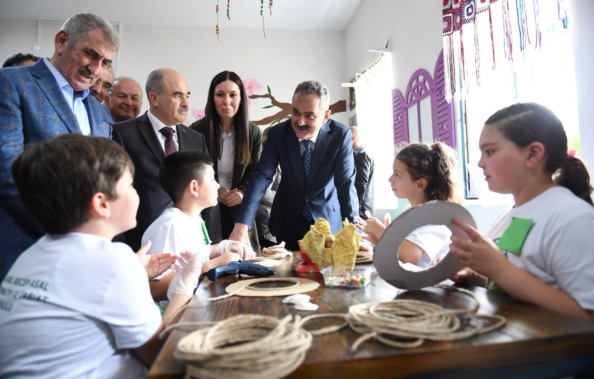 tcmeb's tweet photo. Köy Okulları, Köy Yaşam Merkezlerine Dönüşüyor

Bakan Özer: Köy okullarımızı tekrar hayata kazandırarak ilkokuldan anaokuluna, halk eğitimi merkezinden gençlik kampına vatandaşın aktif kullanacağı mekânlara dönüştüreceğiz.

👉https://t.co/Jo2xAoxYTD https://t.co/Z1rBroT32C