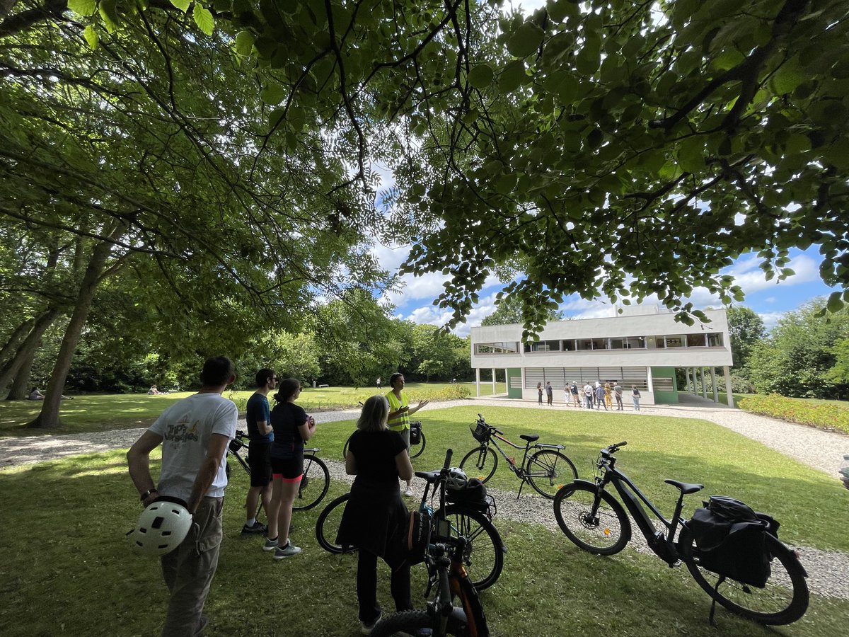 OTI_GPSEO's tweet photo. Retour sur une belle balade à vélos et trottinettes électriques avec un guide conférencier à travers @villepoissy et ses environs @VilleVillennes .. Braquet de rattrapage le 2.07 ! 
#villasavoye #maisondefer #bordsdeseine #tripintrott https://t.co/sYQj77LHMm