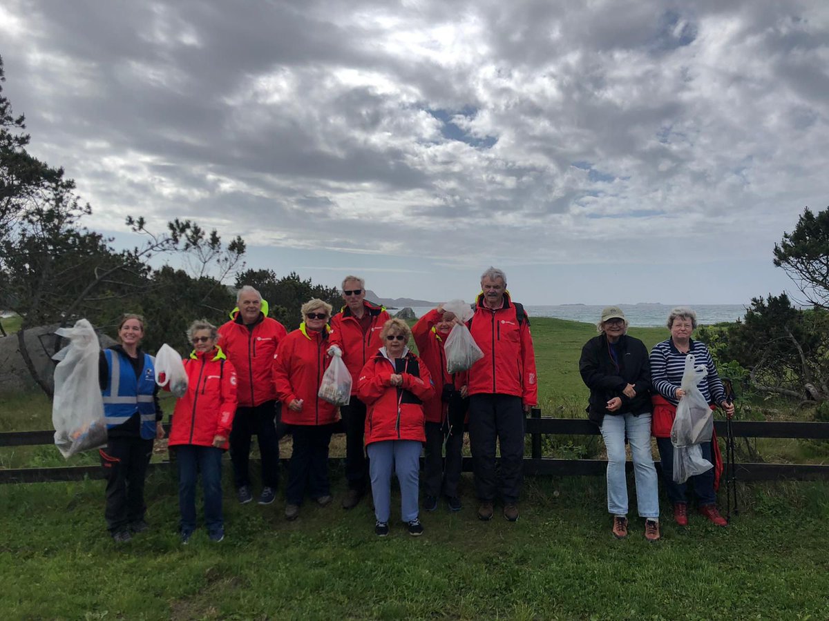 ORCA_web's tweet photo. Ocean Conservationist Emily put her time to good use in Egersund. Together with a team of dedicated guests from @HurtigrutenEXP #MSMAUD they cleared lots of rubbish from a nearby beach. It was a fantastic team effort!
#cleanupforsarah https://t.co/gk7GT1N2ww
