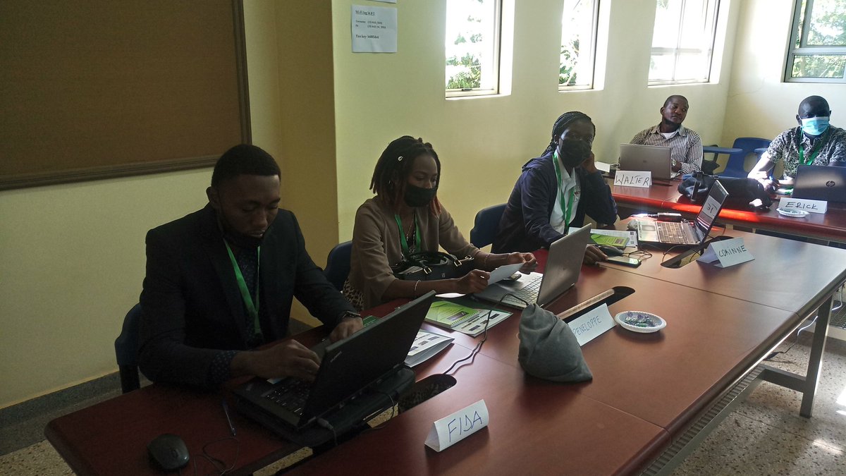 MakCAES's tweet photo. The Ag. Dean SAS Prof. Turyahabwe implored the trainees to go back in their respective countries &amp; disseminate the knowledge gained from this summer school. The training Coordinator Prof. Karungi reiterated the need to have more of such trainings to empower the young scientists. https://t.co/4zKCS2WUNq