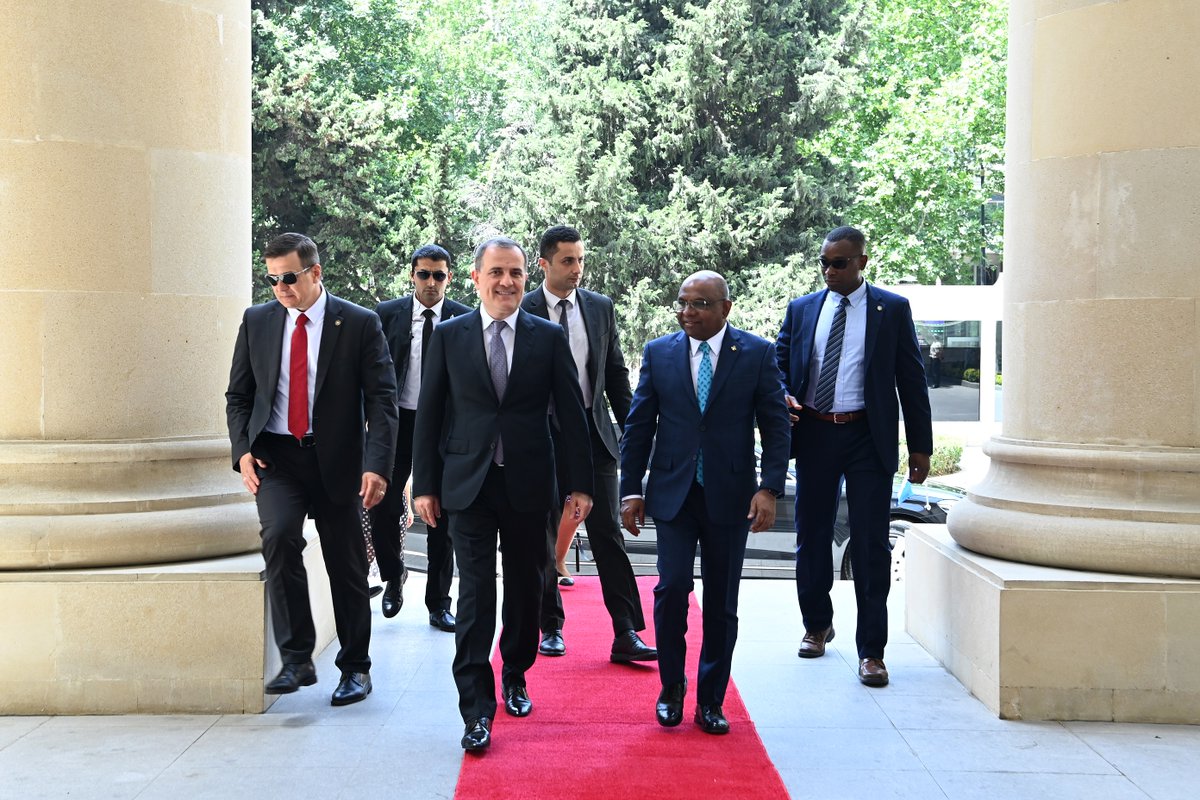 Bayramov_Jeyhun's tweet photo. I was pleased to host @UN_PGA @Abdulla_Shahid at MFA #Azerbaijan. We had a substantial exchange over 🇦🇿🇺🇳 relations, enhancing partnership w/ #UN &amp; its institutions. Ensuring peace, security &amp; sustainable development in the region was mutually highlighted. https://t.co/IIPmlxaEgk