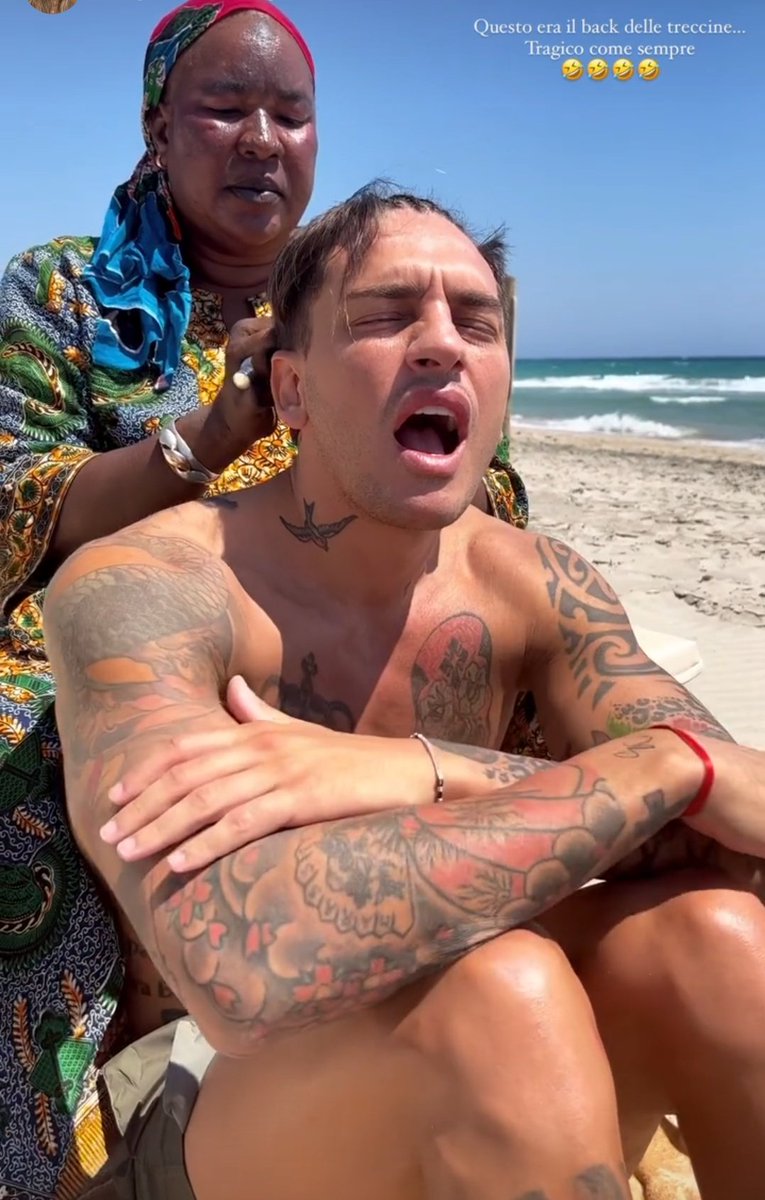 floky77's tweet photo. #basciagoni 
Sempre per tener fede al suo tatuaggio! Timor addit honorem! 
La paura accresce l'onore .....😂 https://t.co/NayNx2kIMH