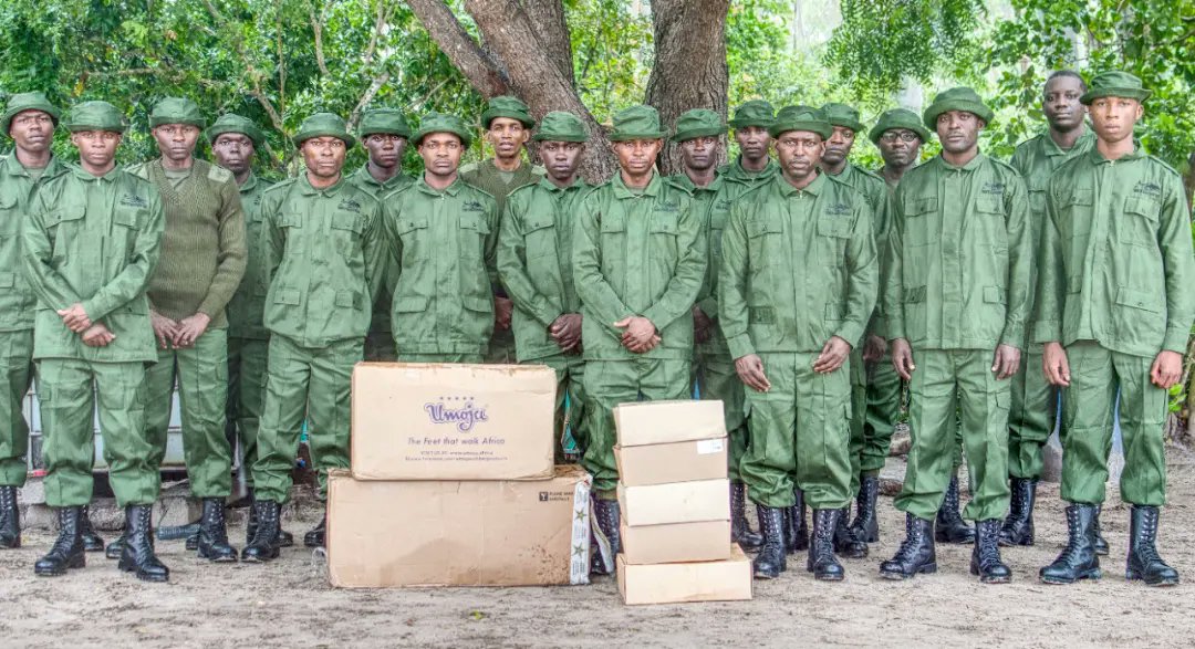 ArabukoSokoke's tweet photo. We at @ArabukoSokoke would like to thank the @TGLFUK for there financial support which helped us equip our scouts and ensure they can continue to protect this amazing forest.
#foasf @TGLFUK @kwskenya @KeForestService @donations @scouts @CCF_Kenya https://t.co/EaNTHjcGlA