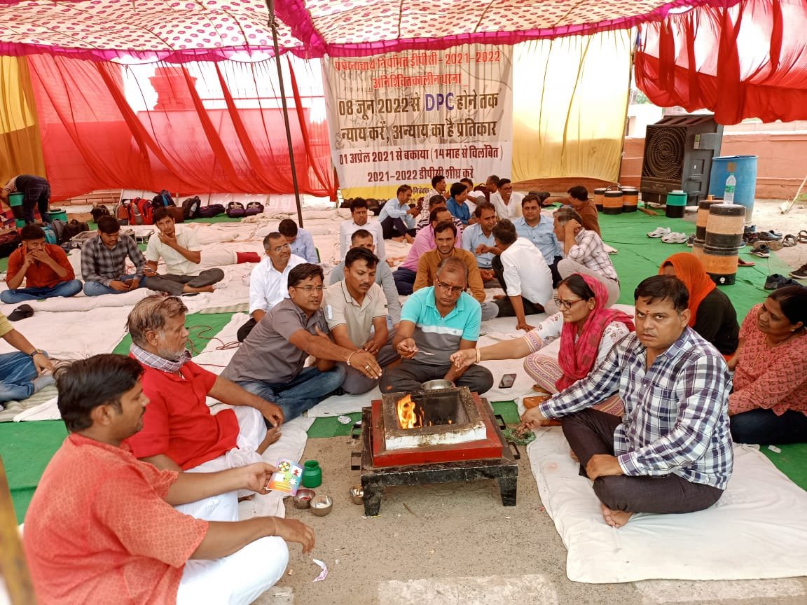 आज डीपीसी संघर्ष समिति द्वारा सद़्बुद्धि यग्य किया गया
डीपीसी मे बाधा डालने वालों को ईश़्वर सद़्बुद्धि दे वो 2021-22 की नियमित डीपीसी मे बाधक बनना बन्द करे
<a href="/DHANNARAM79/">DHANNA RAM</a>
<a href="/Mpmeenalecturer/">Mahaveer prasad Meena</a>
<a href="/MohanSihag24/">Mohan sihag</a>
@Reslarajasthan1 
<a href="/RajCMO/">CMO Rajasthan</a>
<a href="/rpbreakingnews/">Rajasthan Patrika</a>
<a href="/zeerajasthan_/">ZEE Rajasthan</a>
<a href="/1stIndiaNews/">First India News</a>