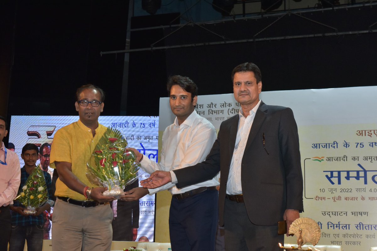 DIPAMevent's tweet photo. DIPAM, Ministry of Finance celebrated "Azadi Ka Amrit Mahotsav" on 10.06.2022 from 4:00 PM in 75 cities across India. Felicitation of the speakers at the Conference held at Jaipur, Rajasthan #DIPAMCelebratesAKAM #AmritMahotsav #DIPAMIconicDay https://t.co/PeC6578y2A