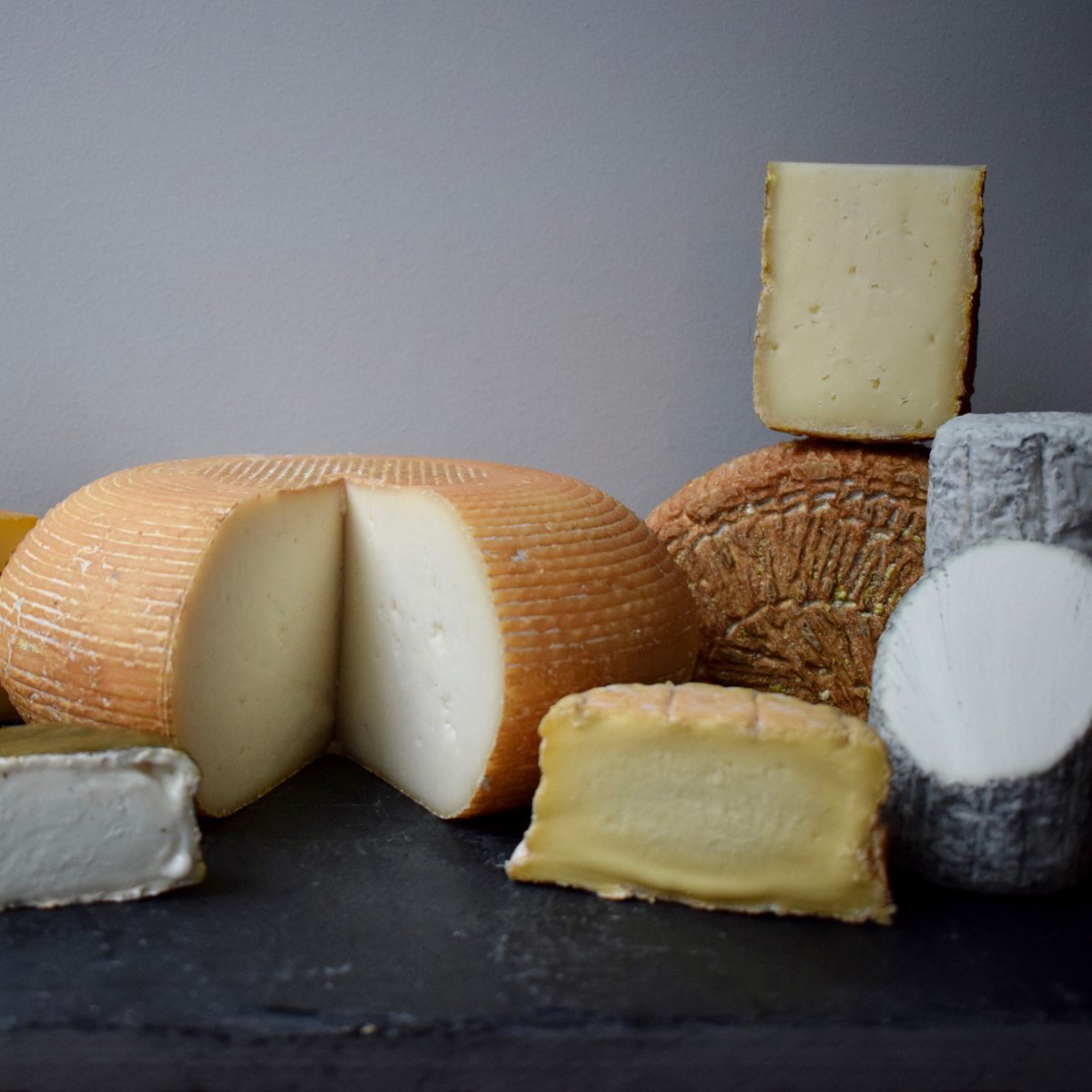 A big cheese for your ‘big cheese’? Father’s Day is this Sunday (19th June). Order from us by 11am on Thursday to get your cheesy gift in time.  Choose a gift box of his favourites or how about the treat of a whole cheese?
buff.ly/3ND6MrH