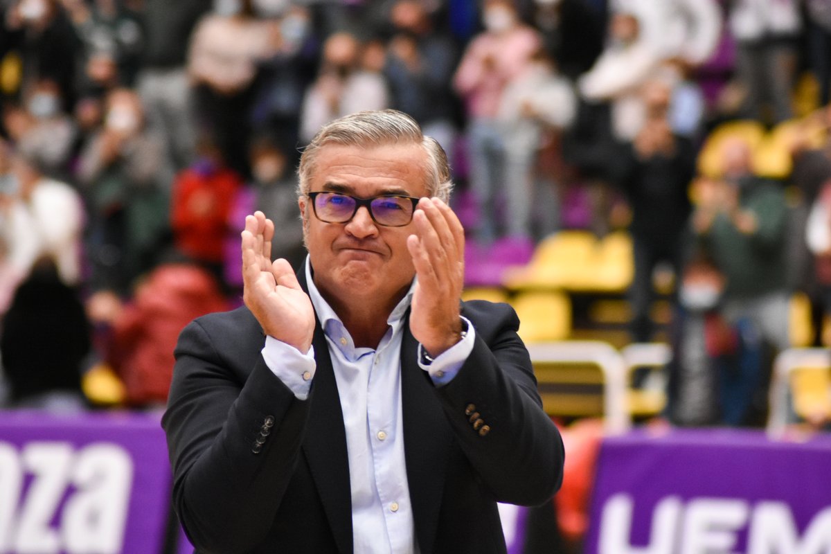 CBC_Valladolid's tweet photo. 💜🙌 Nos gustan tanto estas fotos que queremos repetirlas muy a menudo esta temporada. Y celebrar con vosotros.

@UEMC #PucelaBasket https://t.co/A4NqesmXLj