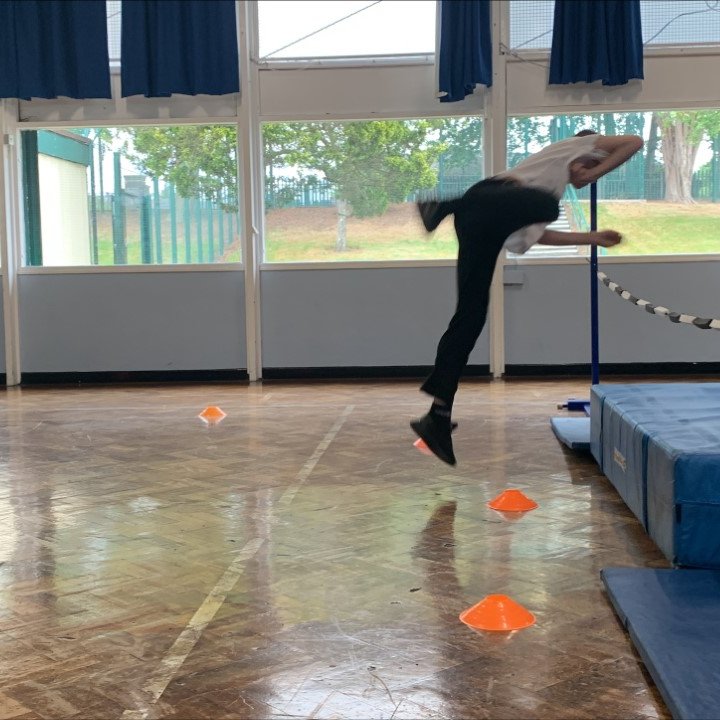 PenkfordSchool's tweet photo. Y7/8 pupils developing their high jump skills in PE - #speed, #power, #flexibility and #aerialawareness. Pupils discussed the development of their #grossmotor skills in relation to #crosscurricular Science and the human body. https://t.co/ree6TxzoOm
