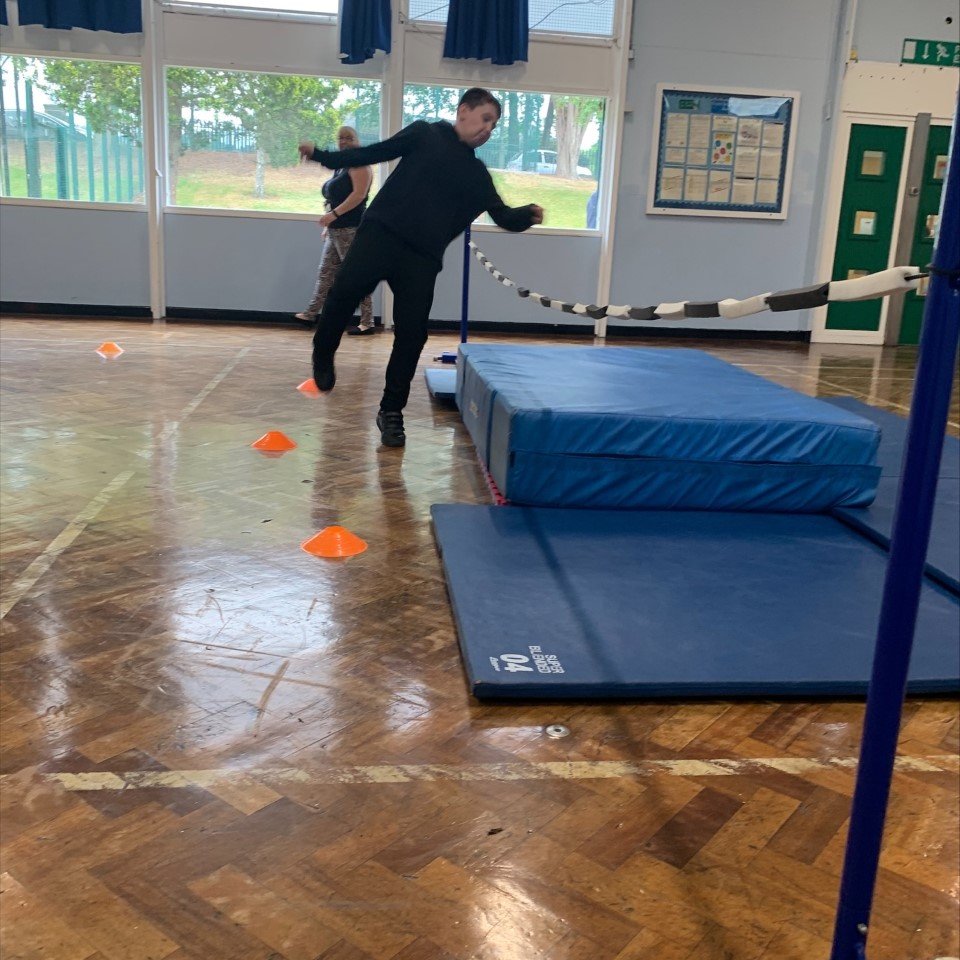 PenkfordSchool's tweet photo. Y7/8 pupils developing their high jump skills in PE - #speed, #power, #flexibility and #aerialawareness. Pupils discussed the development of their #grossmotor skills in relation to #crosscurricular Science and the human body. https://t.co/ree6TxzoOm