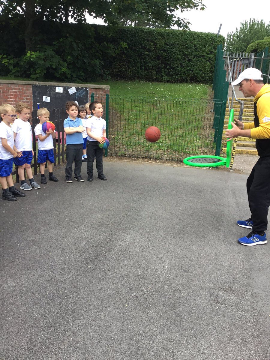 stthomas_cofe's tweet image. Reception loved their ball skills workshop this morning 😄#eyfsphysicaldevelopment