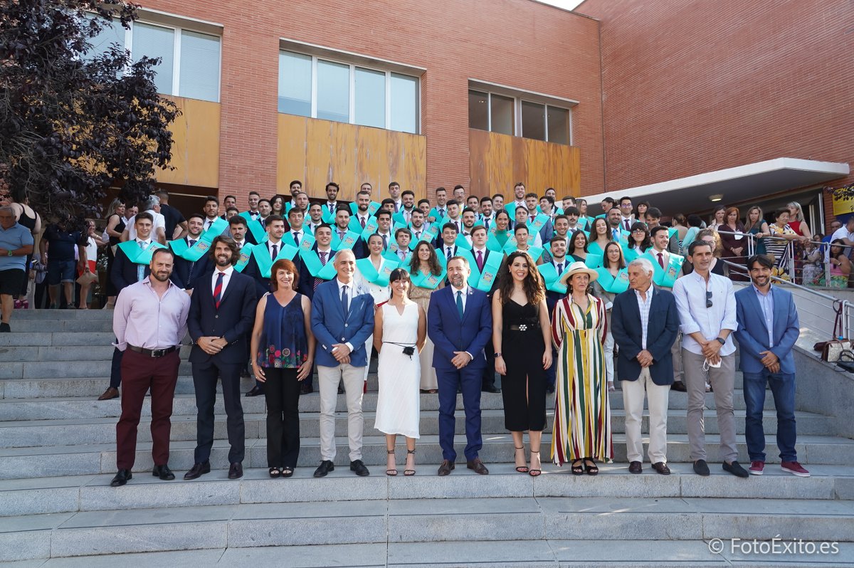 pablodeolavide's tweet photo. 👩🎓👨🎓 Enhorabuena a la promoción 2018/22 del Grado en Actividad Física y del Deporte que ha celebrado su tradicional ceremonia de egresados y egresadas.
¡Que nada os frene! Os deseamos un futuro muy muy prometedor💎
#egresadosUPO #deporte #SoydelaUPO https://t.co/85nQlfNdDv