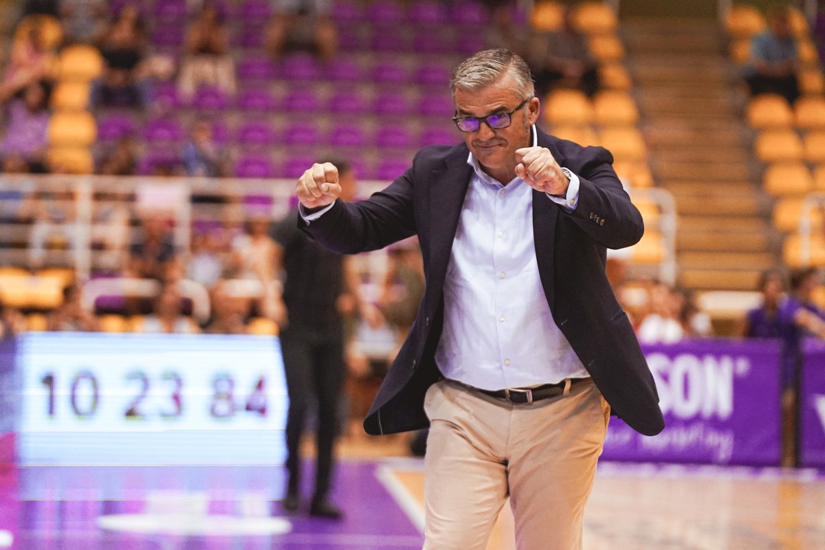 CBC_Valladolid's tweet photo. 💜🙌 Nos gustan tanto estas fotos que queremos repetirlas muy a menudo esta temporada. Y celebrar con vosotros.

@UEMC #PucelaBasket https://t.co/A4NqesmXLj