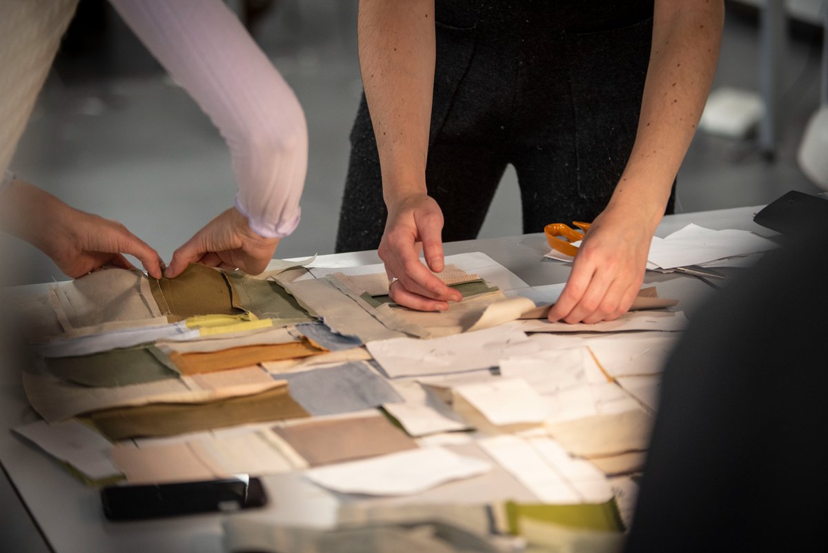 BOOTCAMP TEXTIL 🗓️21-23/6.Metodologías de diseño para la reutilización de materiales y técnicas de #upcycling.Se trabajará intensivamente explorando oportunidades y dificultades del material en desuso de exposiciones pasadas de <a href="/LaCasaEncendida/">La Casa Encendida</a> 👉lacasaencendida.es/cursos/recicla…