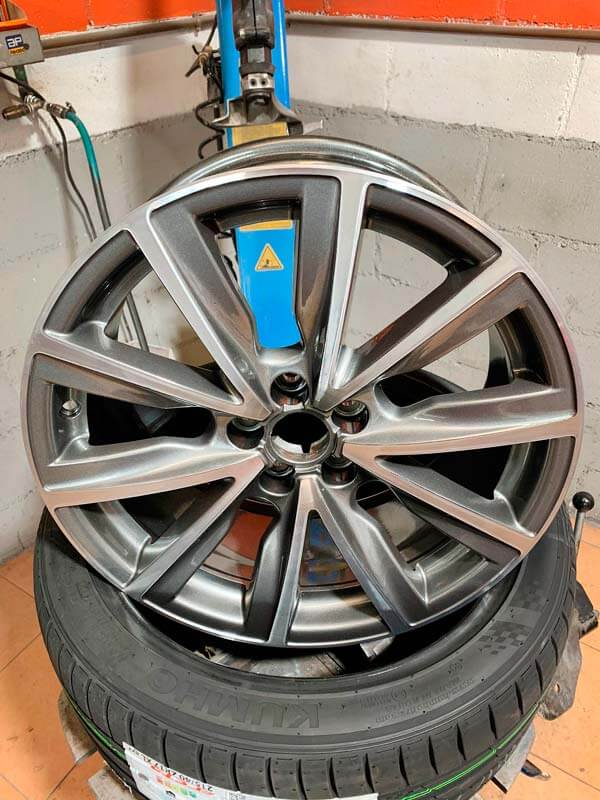 VillalbaenP29's tweet photo. Autos Rego es tu #tallermecanico especialista en #neumáticos, en el #P29deVillalba. Te asesoran en la mejor opción de #llanas y #ruedas para tu #vehículo. Puedes contactar con ellos en los Teléfonos: 91 851 32 96 y 670 222 831. https://t.co/noeG8F2f5F https://t.co/3EiXLsRemF