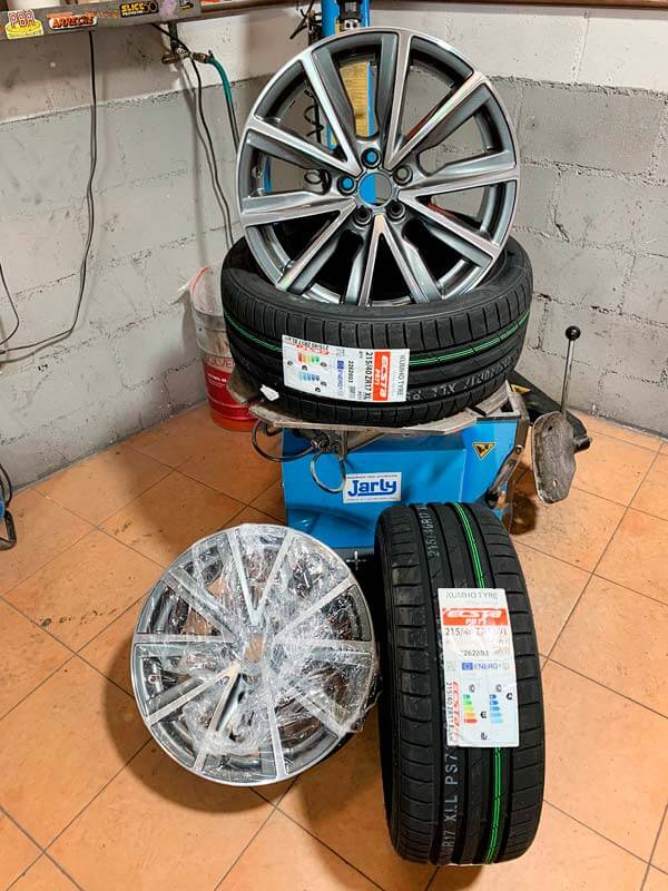 VillalbaenP29's tweet photo. Autos Rego es tu #tallermecanico especialista en #neumáticos, en el #P29deVillalba. Te asesoran en la mejor opción de #llanas y #ruedas para tu #vehículo. Puedes contactar con ellos en los Teléfonos: 91 851 32 96 y 670 222 831. https://t.co/noeG8F2f5F https://t.co/3EiXLsRemF
