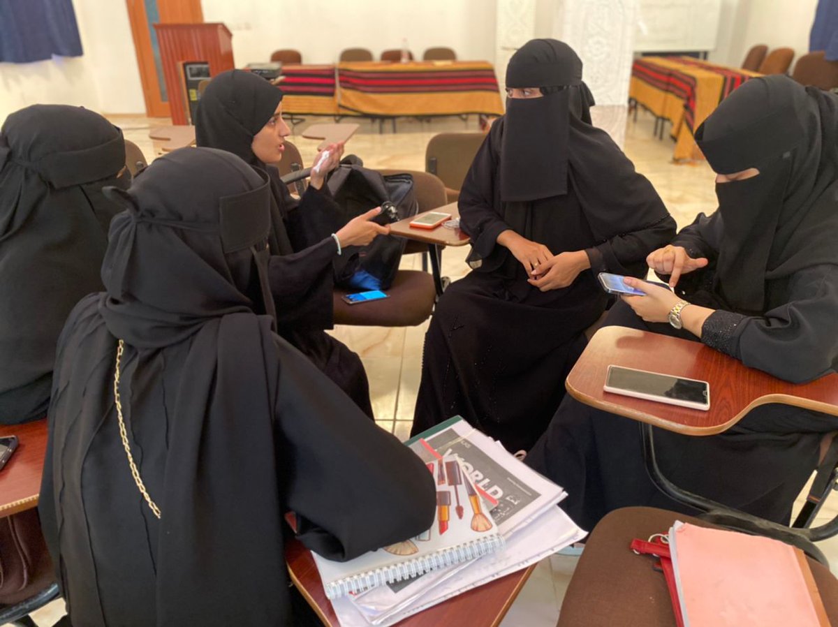 AmideastYemen's tweet photo. Yemeni Women Entrepreneurship Program #YWEP hosted its third event at Amideast Aden. Led by Ahmed Muthana, an E-marketing specialist and founder of @WeShareAds, YWEP trainees learned how to advertise their products and services using new digital marketing techniques. https://t.co/CBd2qBGX3T