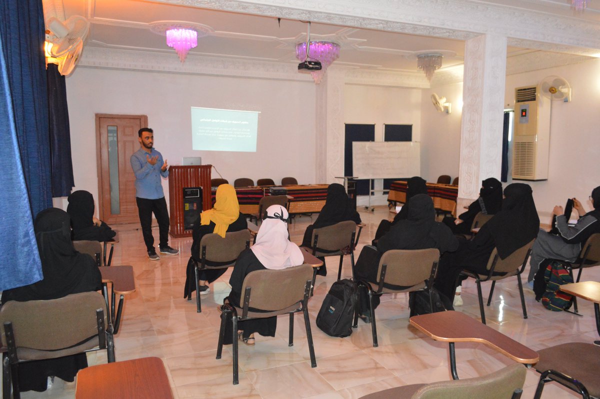 AmideastYemen's tweet photo. Yemeni Women Entrepreneurship Program #YWEP hosted its third event at Amideast Aden. Led by Ahmed Muthana, an E-marketing specialist and founder of @WeShareAds, YWEP trainees learned how to advertise their products and services using new digital marketing techniques. https://t.co/CBd2qBGX3T