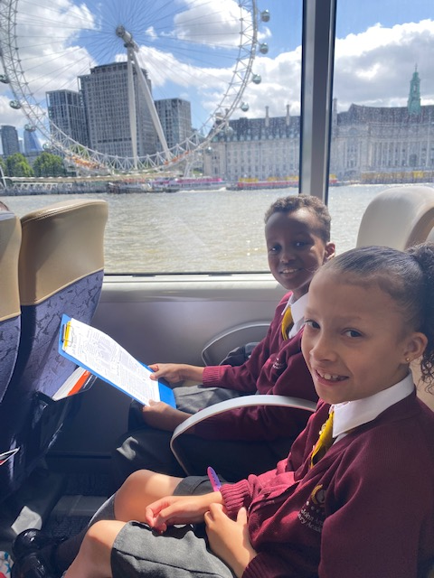 ArkJohnArcher's tweet photo. 🌟🗼On Friday Year 4 took a trip @thamesclippers up the Thames to look at all the iconic buildings from Battersea to Canary Wharf... Another fabulous way to see our wonderful city and celebrate the different architecture! #ExcitedAboutLearning #Community #Aspirations🗼🌟 https://t.co/5BZb4KM5Bn
