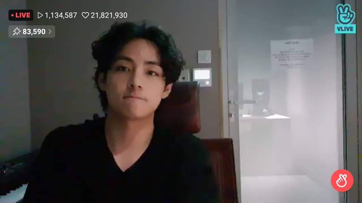 abcdtannies's tweet photo. I love you taetae 😭💜 @BTS_twt https://t.co/yBeJgIFRUh