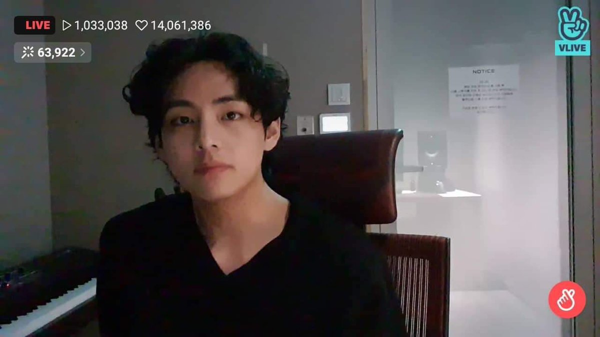 abcdtannies's tweet photo. I love you taetae 😭💜 @BTS_twt https://t.co/yBeJgIFRUh