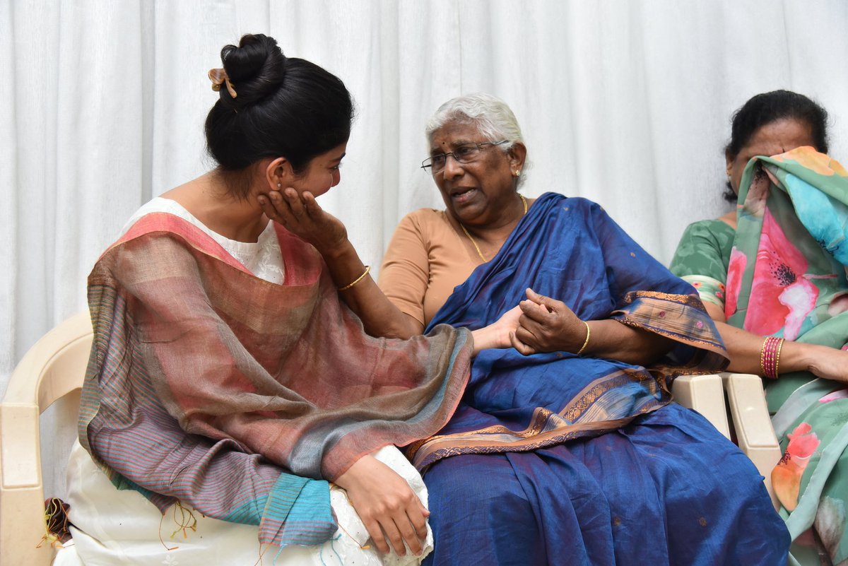 SLVCinemasOffl's tweet photo. #VirataParvam is based on shockingly true incidents inspired by a woman's life from Warangal. #SaiPallavi is playing the character "Vennela" as an ode to the girl who has changed the perception of love in Revolution. https://t.co/9EOhHXf9bU