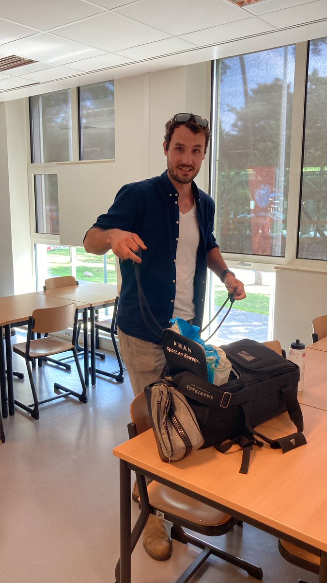 Wat heb ik studeren naast het werk onderschat, maar na 4 jaar mag ik dan eindelijke vieren dat ik mijn master Sport- en Beweeginnovatie heb afgerond. Doordat het na zo'n lange tijd zo onwerkelijk voelt heb ik er zelf geen bewijs van gemaakt. Gelukkig waren anderen wel zo scherp.