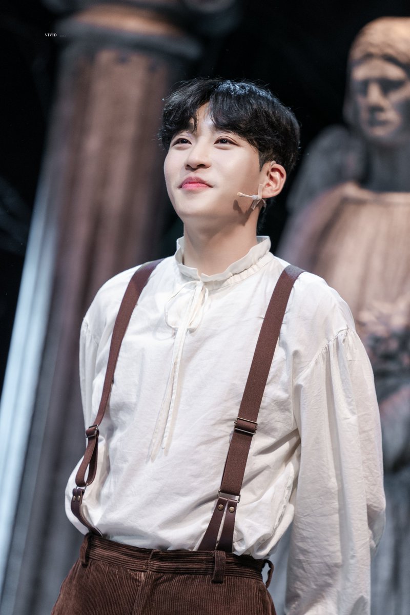 𝐕𝐈𝐕𝐈𝐃🎨 tweet media