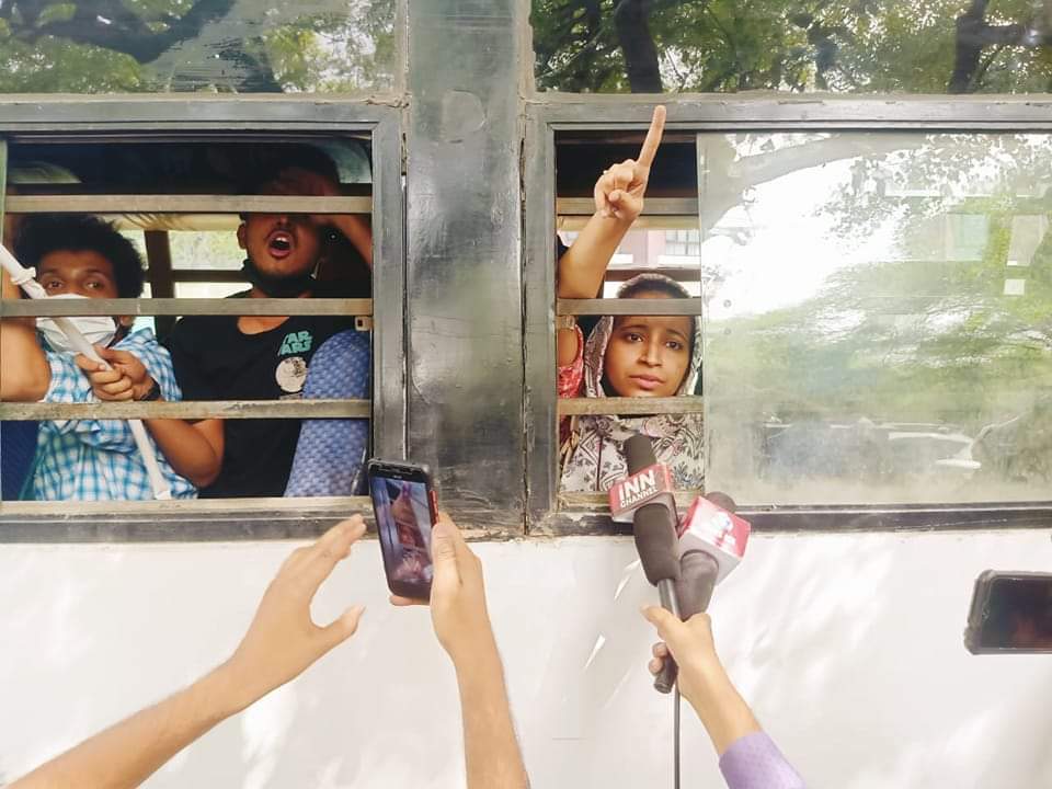 MdTajmsd's tweet photo. More power to you..🔥

Student Leaders Ramees Ek  , Ladeeda Farzana , Raniya Zulaikha , Shafaf Muradh , Ayisha Nourin , Yasar Cbk along with many other students detained by Delhi police while protesting in front of UP Bhawan now https://t.co/iryjkcejHa