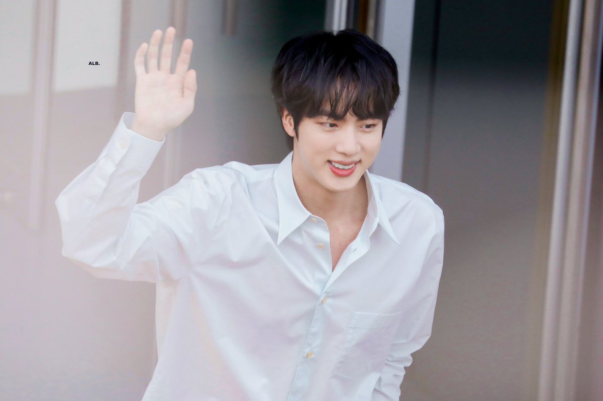 ALittleBraver92's tweet photo. 220613 #방탄소년단진 #김석진 #석진 #진 #BTSJIN #JIN @BTS_twt https://t.co/uBD0aMfhuf
