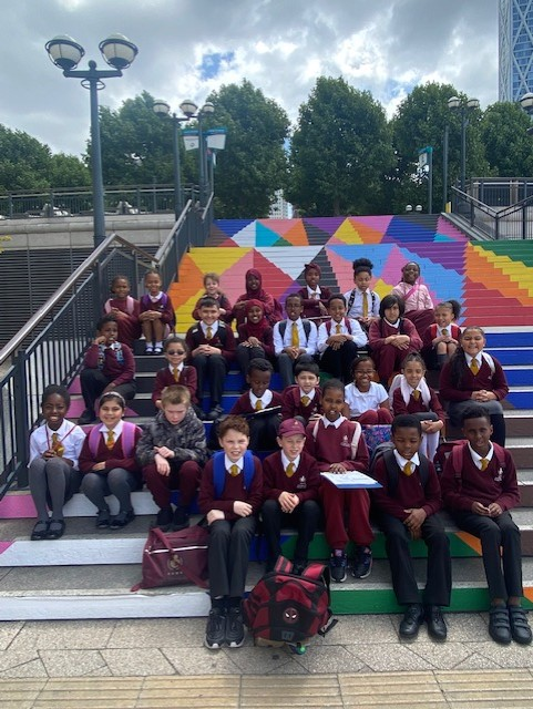 ArkJohnArcher's tweet photo. 🌟🗼On Friday Year 4 took a trip @thamesclippers up the Thames to look at all the iconic buildings from Battersea to Canary Wharf... Another fabulous way to see our wonderful city and celebrate the different architecture! #ExcitedAboutLearning #Community #Aspirations🗼🌟 https://t.co/5BZb4KM5Bn