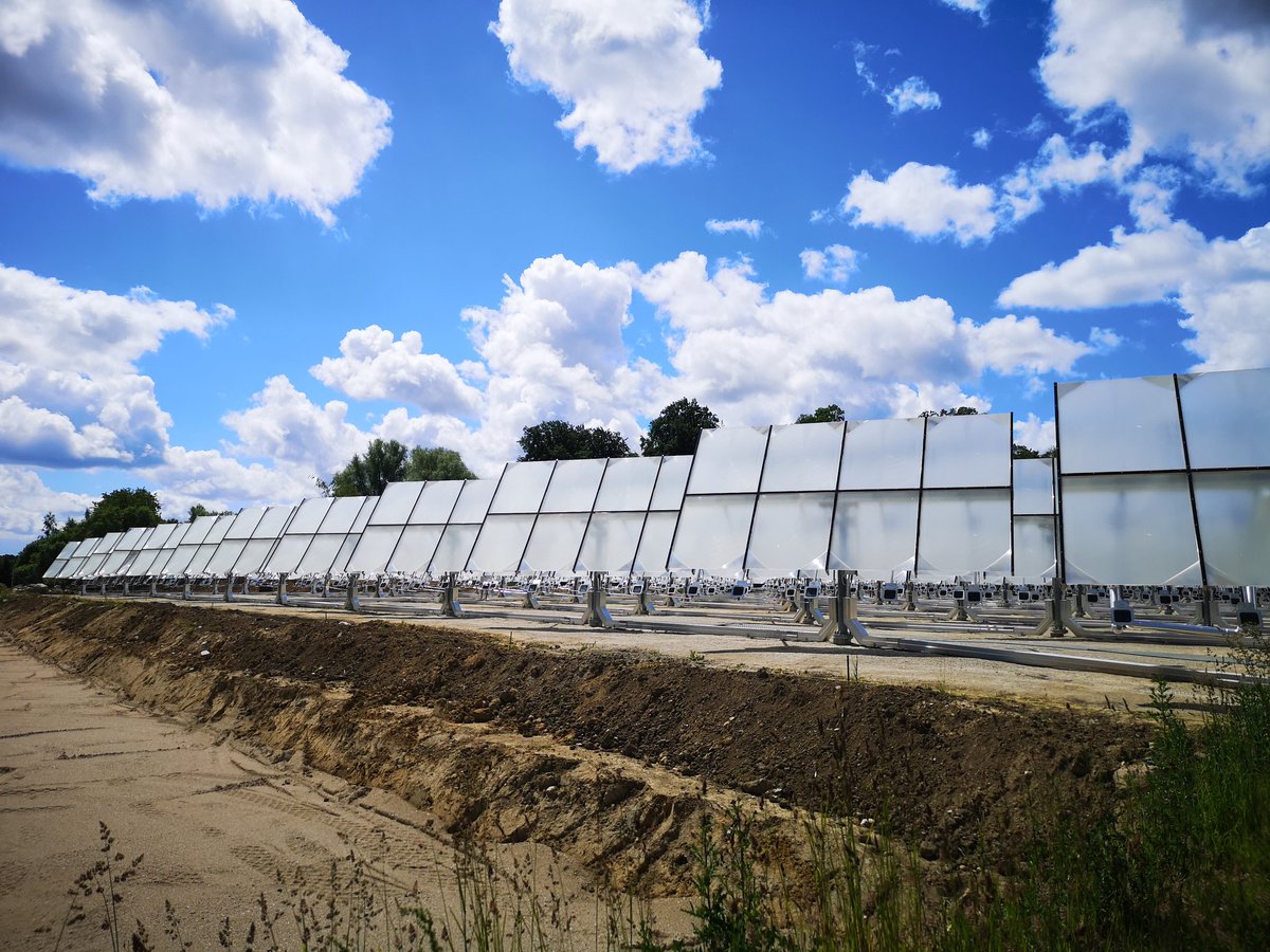 RuneBirkNielsen's tweet photo. I dag indvier @HeliacDK et spritnyt højtemperatur solvarmeanlæg ved DTU Science Park. Og hvilken dag at indvie et solvarmeanlæg. 🌞 #dkgreen https://t.co/Wn9BFzdMnn