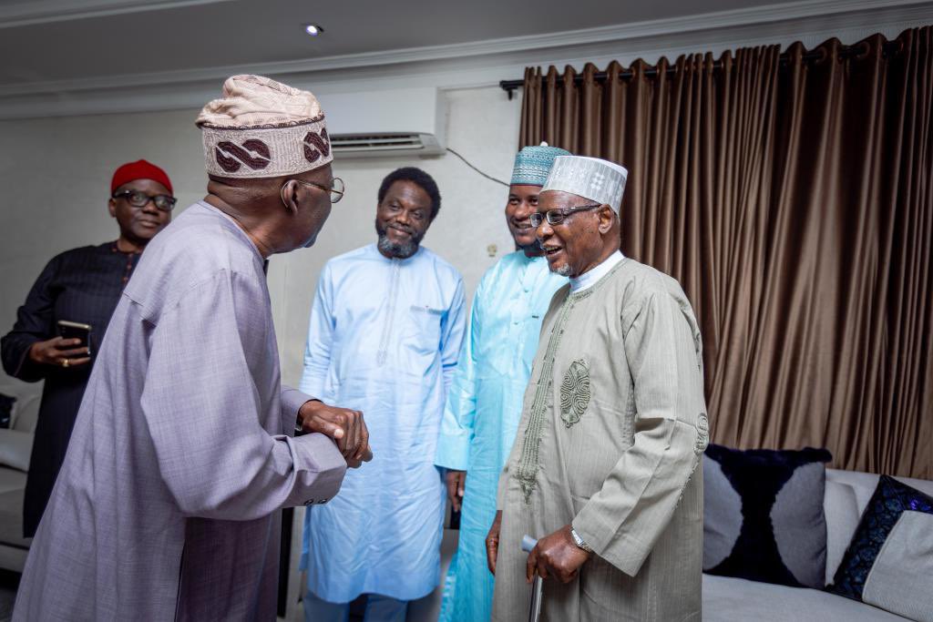 comradeadewale's tweet photo. Saturday 11 June, 2022

            PRESS RELEASE 
96 years old Alhaji Salihu Abubarka Tanko Yakasai, activist, Marxism–Leninism and founding member Arewa Consultative Fourm paid a congratulatory visit to Asiwaju Tinubu. He was accompanied by Comrade Adewale &amp; Abdullahi Yakasai https://t.co/AMcGiSQcIU