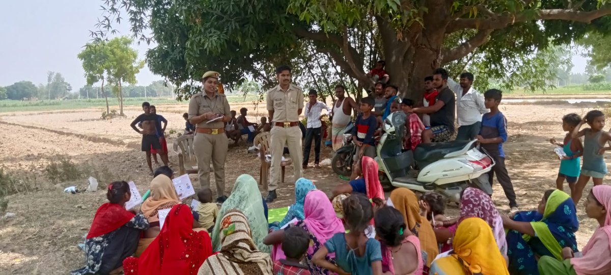 walterganj's tweet photo. #BastiPolice #मिशनशक्ति (नारी सुरक्षा,नारी सम्मान,नारी स्वावलंबन) #MissionShakti के तहत थाना वाल्टरगंज में महिलाओं/बालिकाओं को हेल्पलाइन नम्बरों-1090/181/1098/112/ 1076 के बारे मे जागरूक किया गया। 
@bastipolice 
@digbasti 
@Uppolice https://t.co/Hm6qiCrb6R https://t.co/NqA8wzFNPm