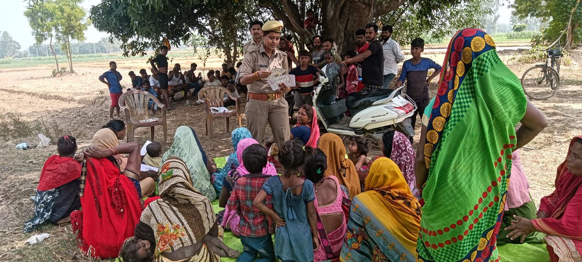 walterganj's tweet photo. #BastiPolice #मिशनशक्ति (नारी सुरक्षा,नारी सम्मान,नारी स्वावलंबन) #MissionShakti के तहत थाना वाल्टरगंज में महिलाओं/बालिकाओं को हेल्पलाइन नम्बरों-1090/181/1098/112/ 1076 के बारे मे जागरूक किया गया। 
@bastipolice 
@digbasti 
@Uppolice https://t.co/Hm6qiCrb6R https://t.co/NqA8wzFNPm