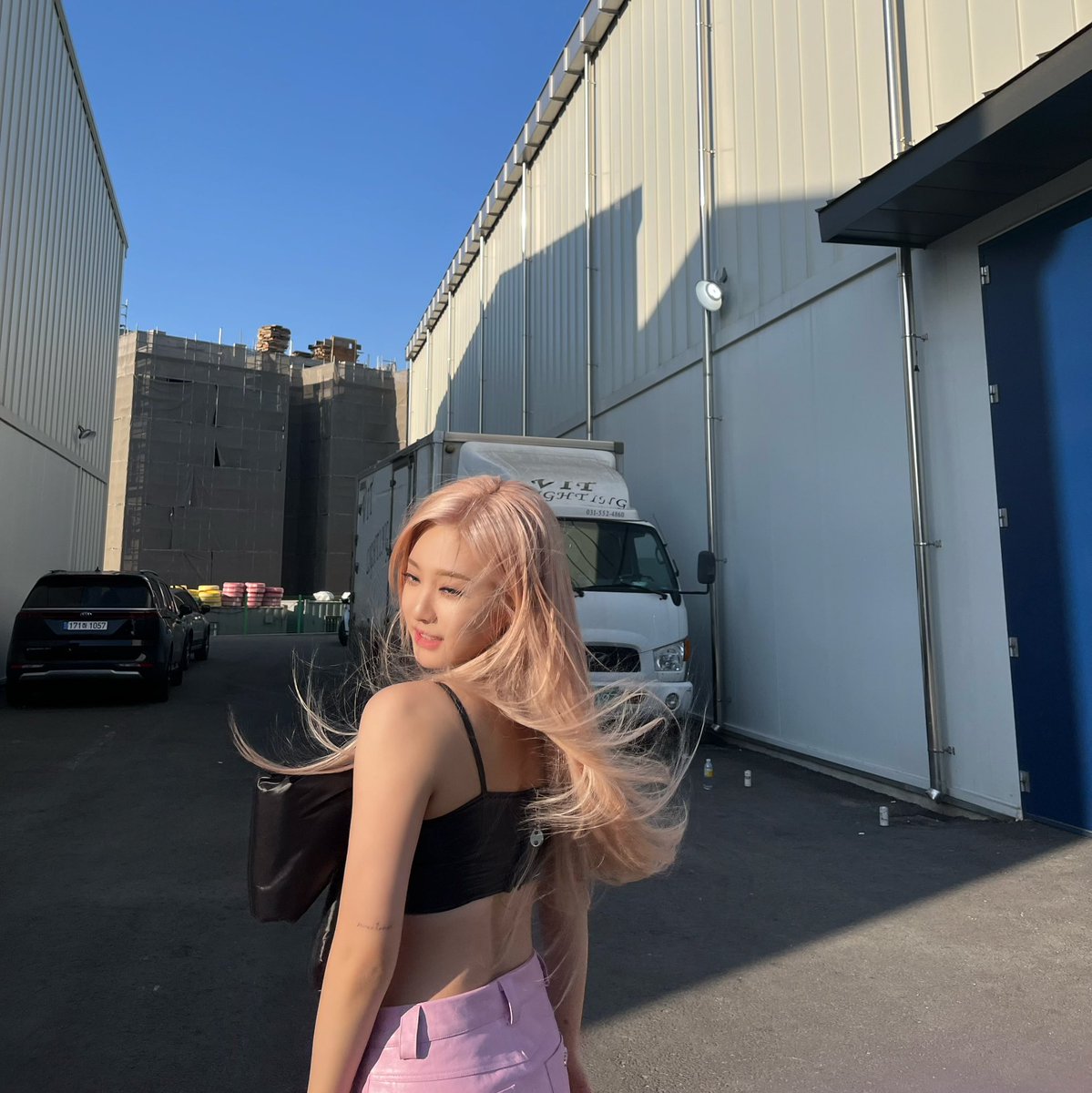 [220613] 7:29PM KST: 🦋 

- +4 📸 
- pink ning 💕👽