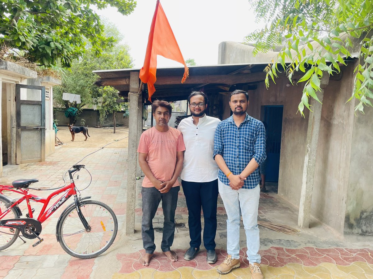 RajendrazalaBJP's tweet photo. કઠલાલ કપડવંજ -120 વિધાનસભા ના પૂર્ણ કાલીન વિસ્તારક શ્રી દર્શનભાઈ સાથે વિવિધ ગામડામાં પ્રવાસ થયો. જેમાં માં સંગઠન ના જૂના કાર્યકર્તાઓ તથા બૂથ પ્રમુખો સાથે મીટિંગ કરી.... #8YearsOfSeva #bjpgujrat2022 #BJYMGUJARAT #rajendrasinhzala #BJPGujarat #devusinh https://t.co/zetOpJHo0M