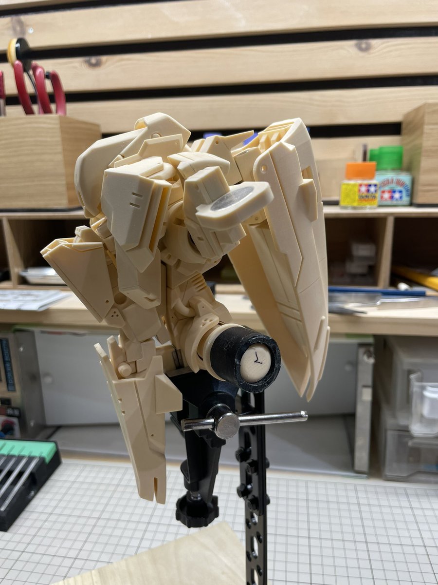 yuta8001yuta's tweet photo. 出力の合間にホムセンいって板、バイス、エルボステーで
製作時にトルソーみたくできるようクランプ台座作ってみたよ
なかなかどうしてカッコ良いよ
テンションあがるぅぅっ!
#3Dモデリング
#MESSALA
#DIY https://t.co/H5LsBE2vgR