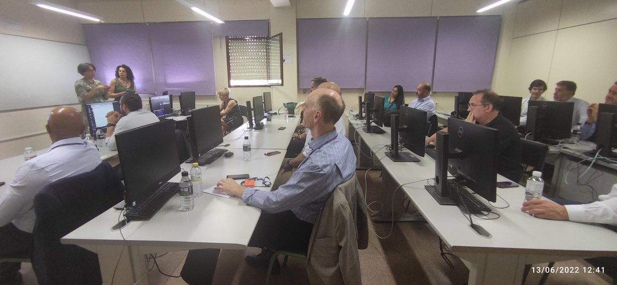 Hoy recibimos a profesores de Cánada en el @iesClaraDelRey gracias a <a href="/fp_empresa/">FPEmpresa</a>. Muchas preguntas sobre nuestro sistema educativo.